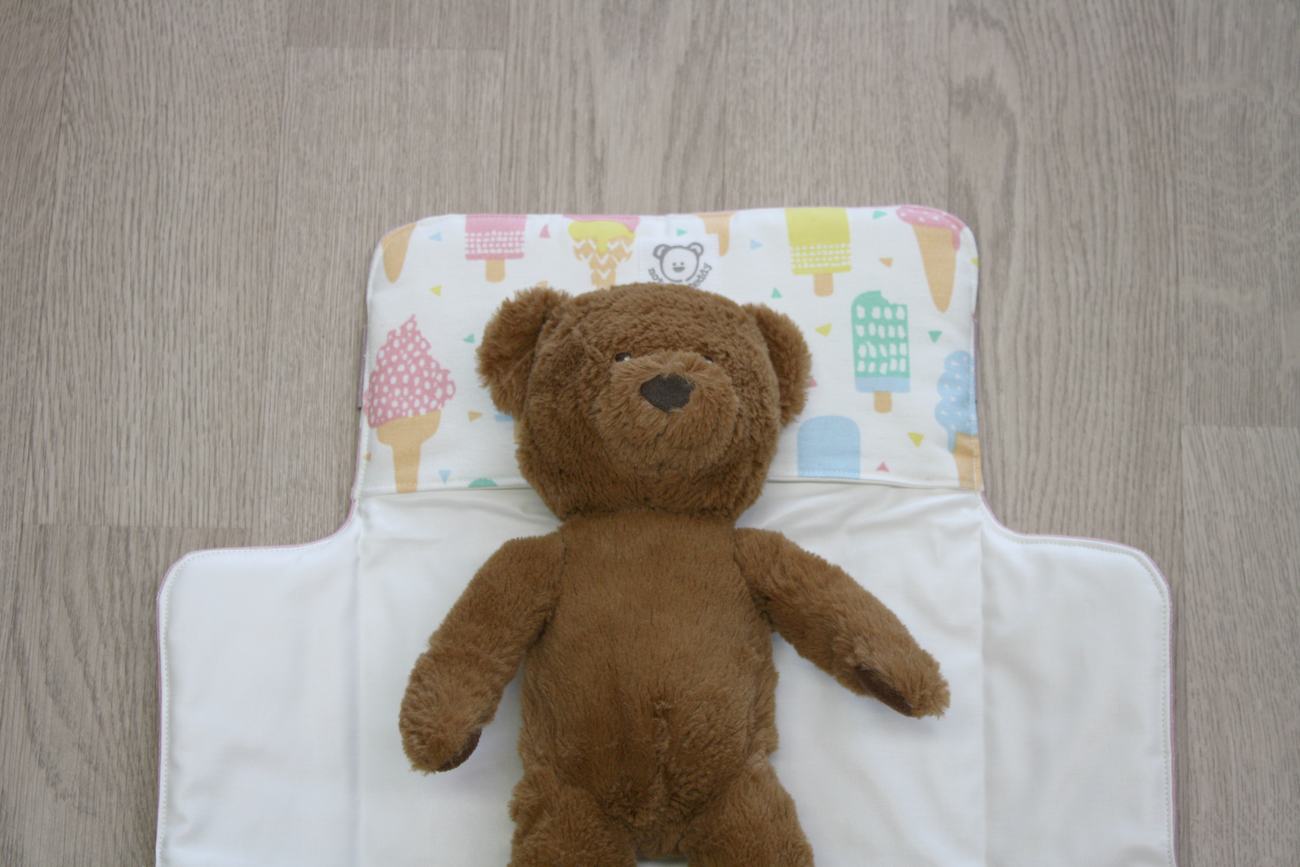 Fasciatoio da viaggio pieghevole con portapannolini – Rosa pois – interno bianco