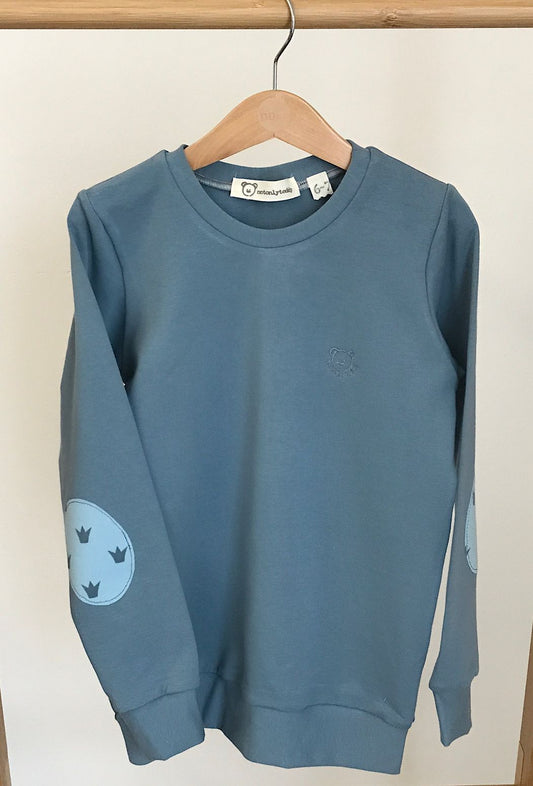 Felpa azzurra con toppe con stampa di coroncine - taglia 6-7 anni