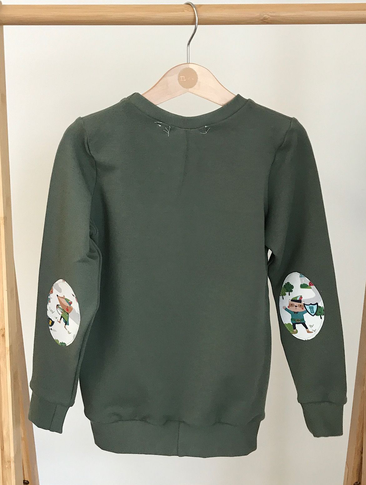 Felpa verde militare con toppe con stampa Robin Hood - taglia 5-6 anni