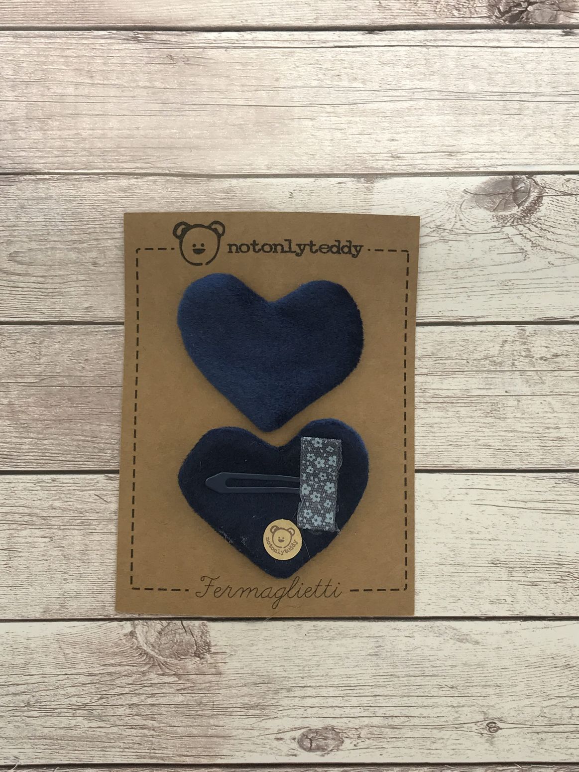 fermaglietti a forma di cuore in velluto blu - davanti e dietro