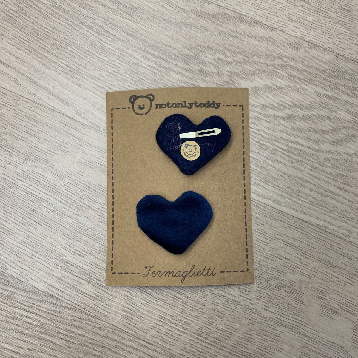 fermaglietti piccoli a forma di cuore in velluto blu - davanti e dietro