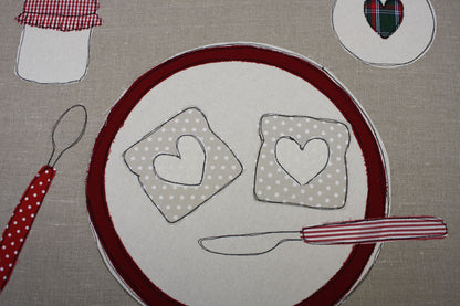 Tovaglietta per colazione con pane, burro e marmellata 🍞🧈🍯🍽️