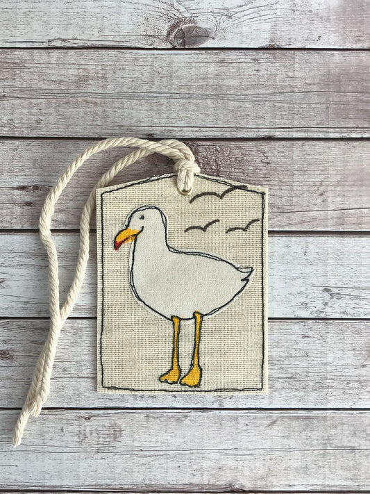 🐦 Tag decorativa in tessuto – Gabbiano ricamato handmade 🌊🧵