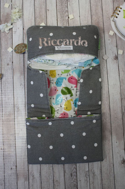 Fasciatoio portatile - Portapannolini grigio a pois con interno cerato a fantasia di uccellini - personalizzabile