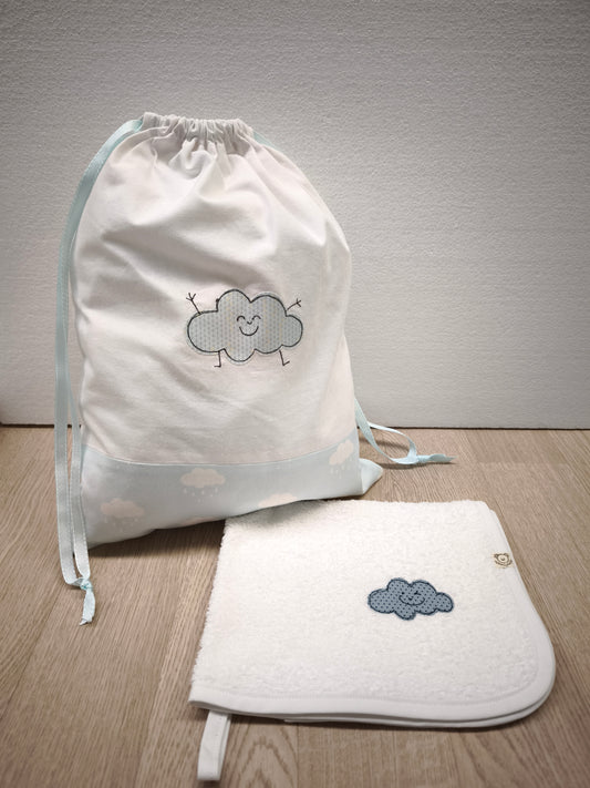 Set Asilo Personalizzato – Asciugamano e Sacchetto Porta Cambi con Ricamo Nuvoletta