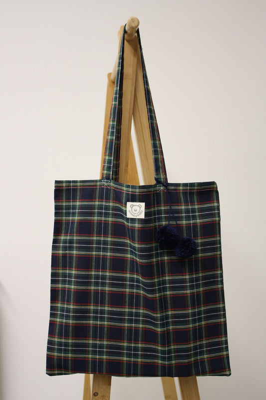 Shopper donna in tessuto scozzese blu con pompon blu