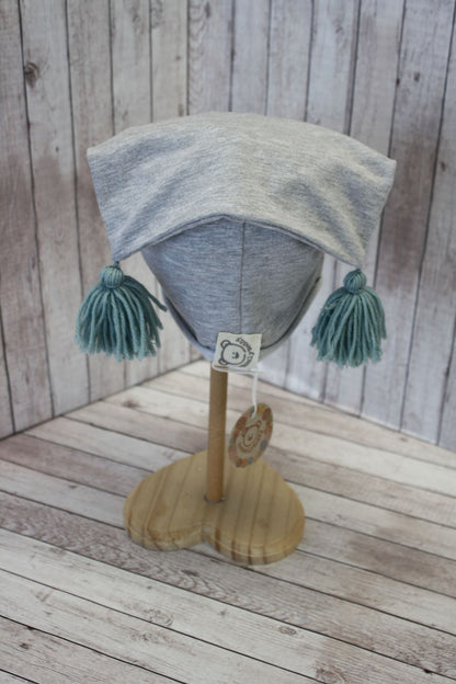 Berretto con nappine - grigio con stella