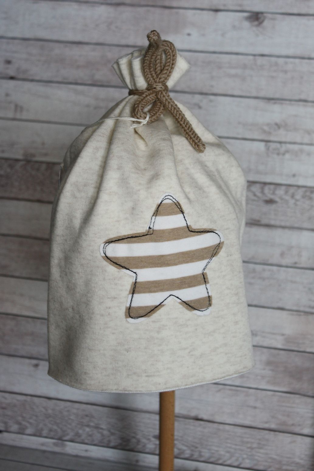 Berretto con fiocchetto - stella righe -  T 3-5 anni