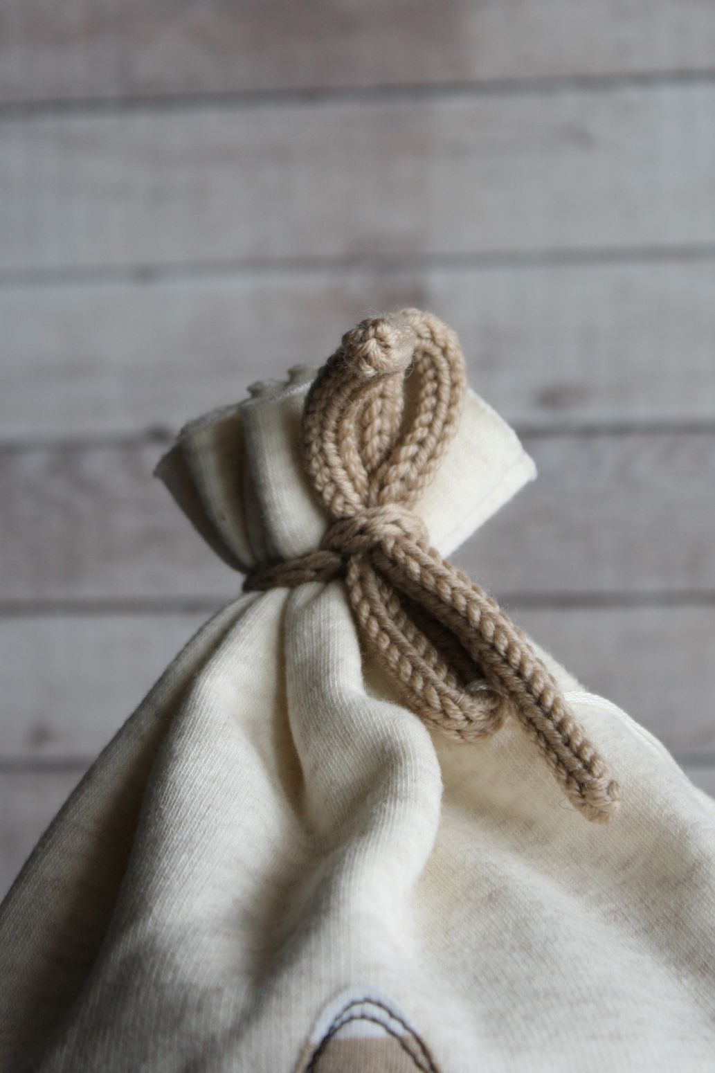 Berretto con fiocchetto - stella righe -  T 3-5 anni