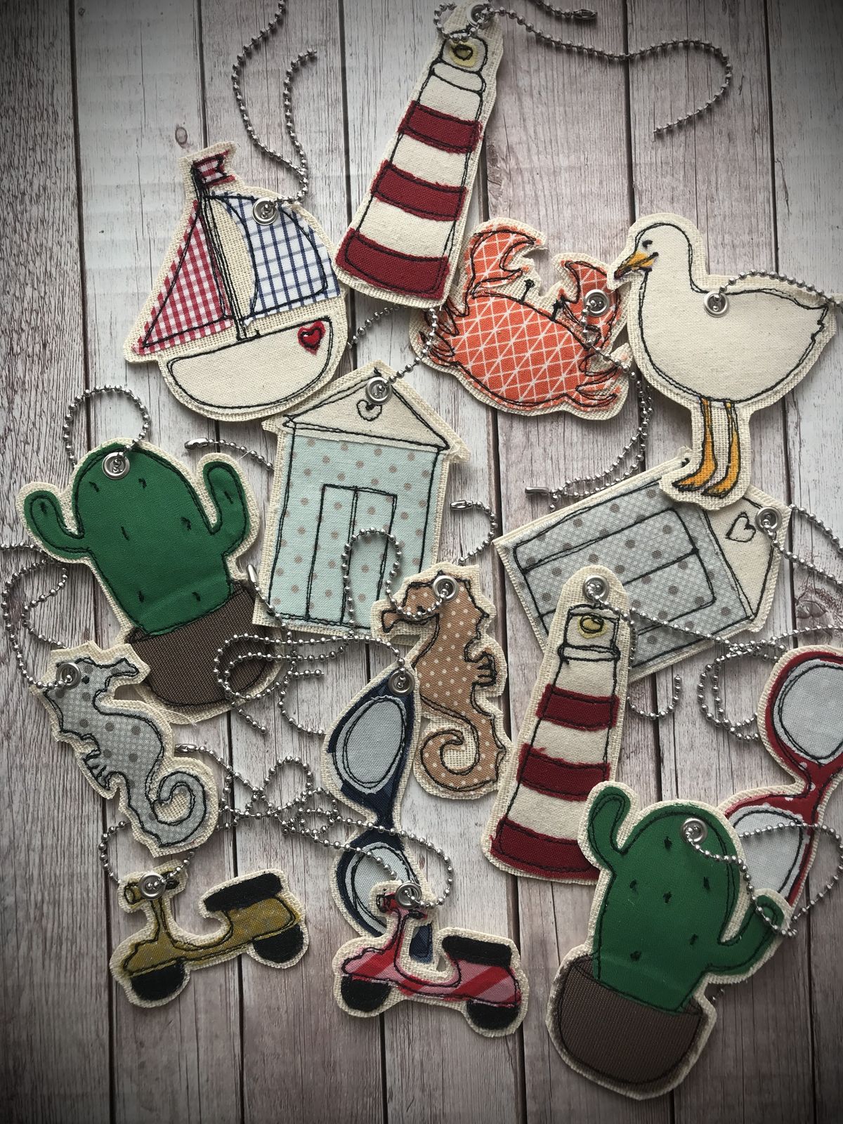 🧁 Tag decorativa in tessuto – Ricamo cupcake 🍭