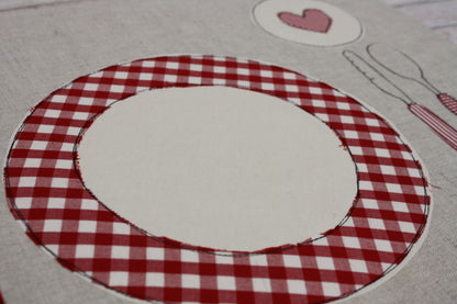 dettaglio ricamo tovaglietta montessori